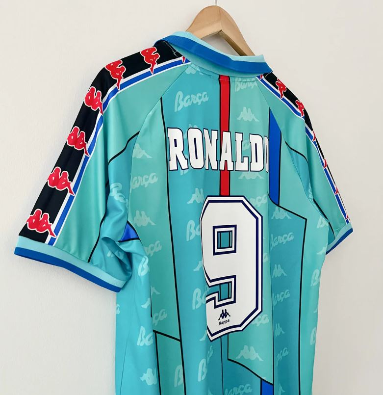 FC Barcelona 1996/97 Away Retro Jersey – Ronaldo #9