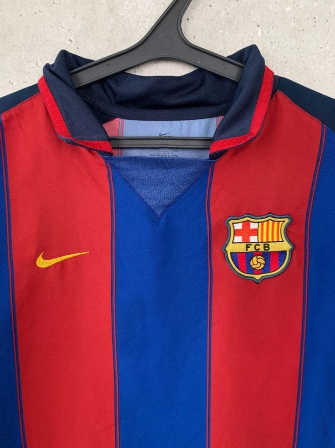 FC Barcelona 2003/04 Home Football Shirt #10 Ronaldinho | Vintage Classic | LFP Patch