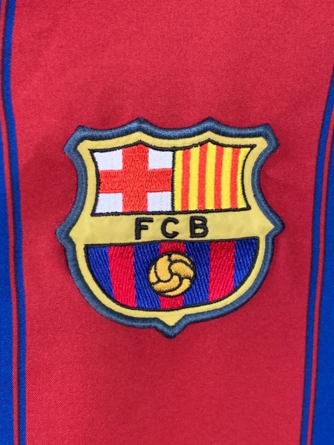 FC Barcelona 2003/04 Home Football Shirt #10 Ronaldinho | Vintage Classic | LFP Patch