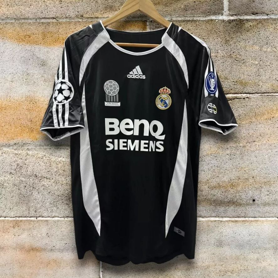 Real Madrid 2006/07 UCL Retro Football Shirt β Zidane #5 Black UCL Edition