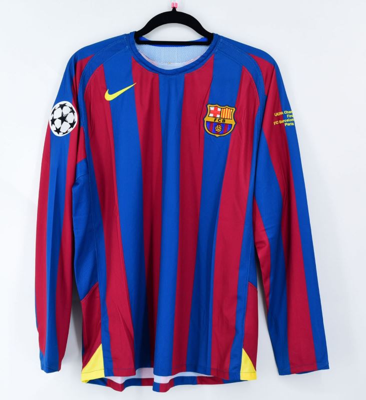 2005/06 FC Barcelona Ronaldinho #10 – UCL Final Retro football shirt
