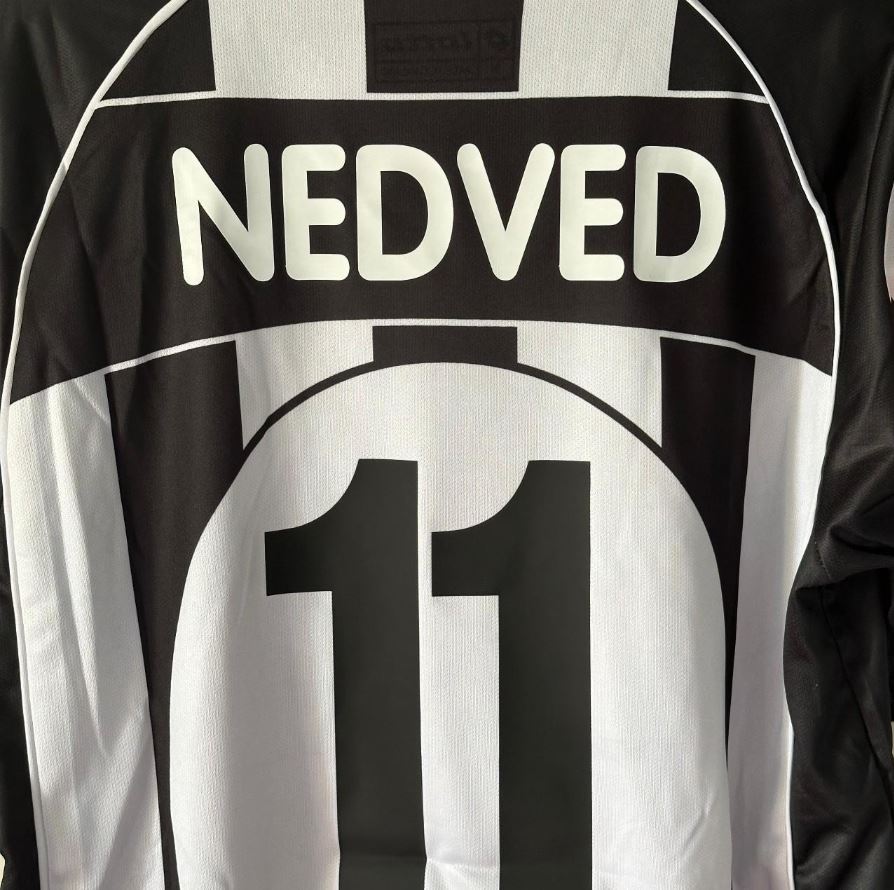 Juventus 2002/03 Home Football Shirt #11 Nedvěd