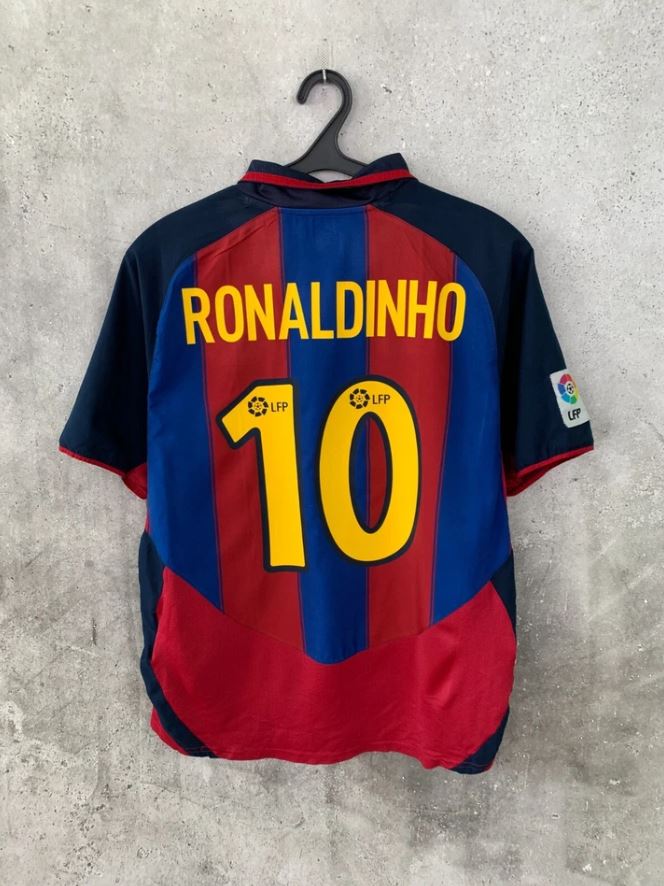 FC Barcelona 2003/04 Home Football Shirt #10 Ronaldinho | Vintage Classic | LFP Patch