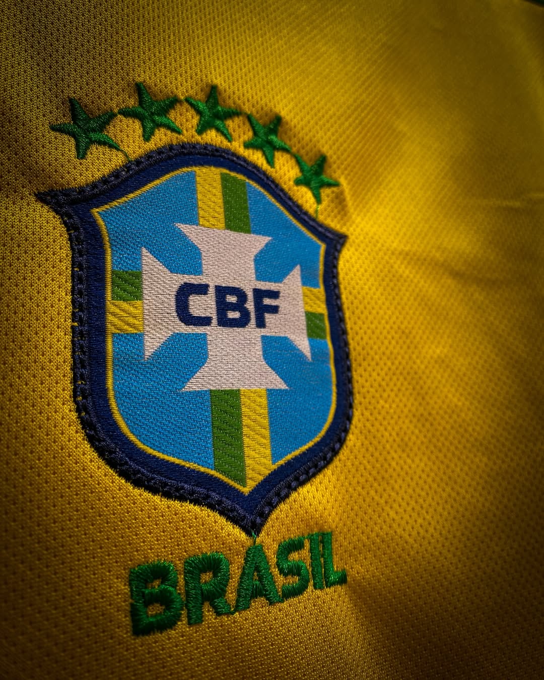 Brazil 2005-06 Home Shirt – Ronaldinho #10