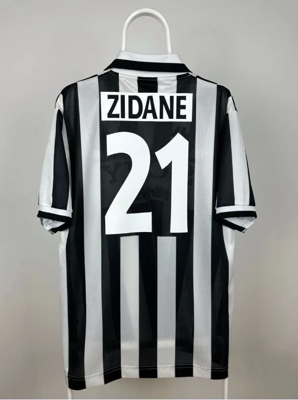Juventus 1996/97 Home Football Shirt #21 Zidane